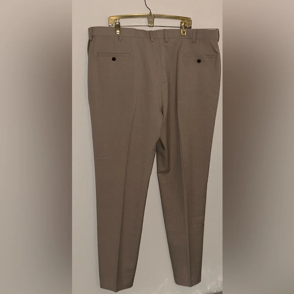 Haggar Men's Dress Pants 44x32 Classic Fit - Picture 2 of 5